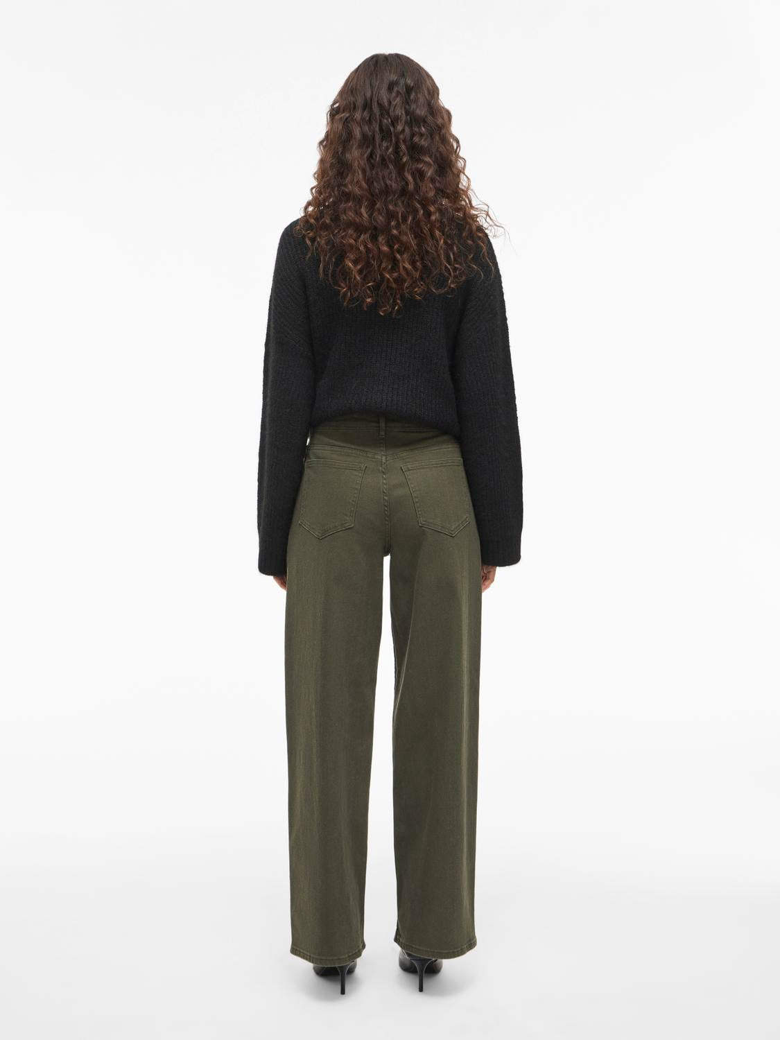 model_shot-back